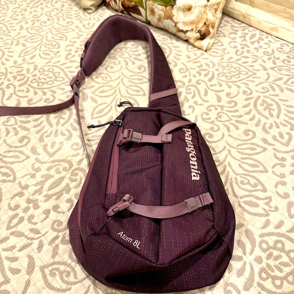Like New Atom Sling Bag 8 L
